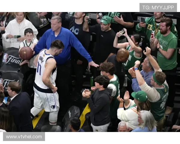 联盟格局再起波澜球星交易与争冠形势引发热议新赛季前夕多队动向受到关注